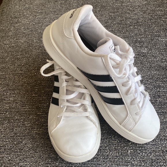 Adidas Grand Court Sneakers 💕Boys Size 5 - Picture 2 of 13